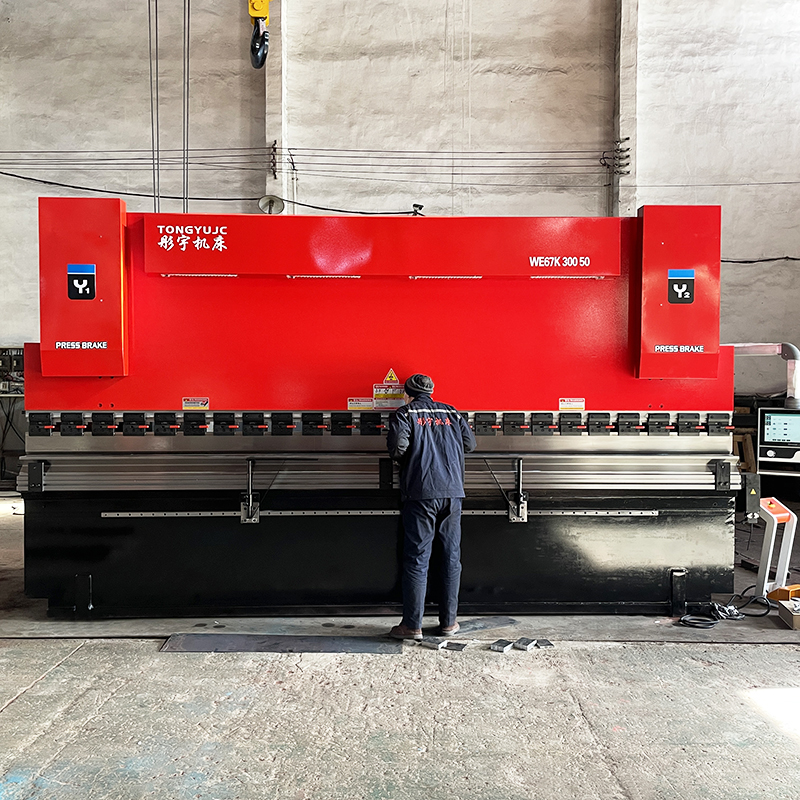 300T * 5000 electro-hydraulic servo CNC bending machine