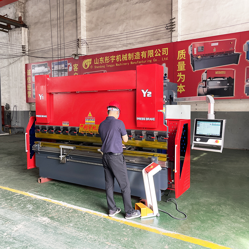 130T * 3200 electro-hydraulic servo CNC bending machine